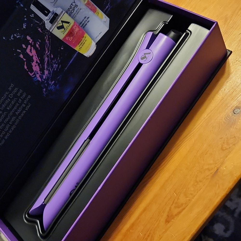 New in box Straight Ahead Bionic Pro Hair Straightener
